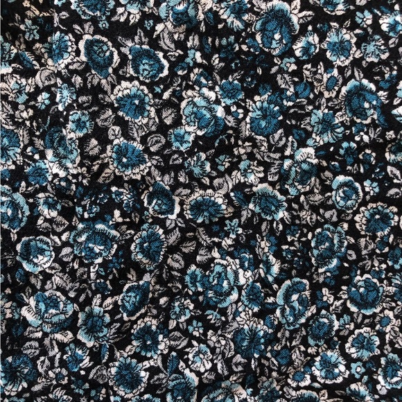 American Eagle Outfitters Floral Print Cross Back Summer Top in Black & Blue - Picture 4 of 8